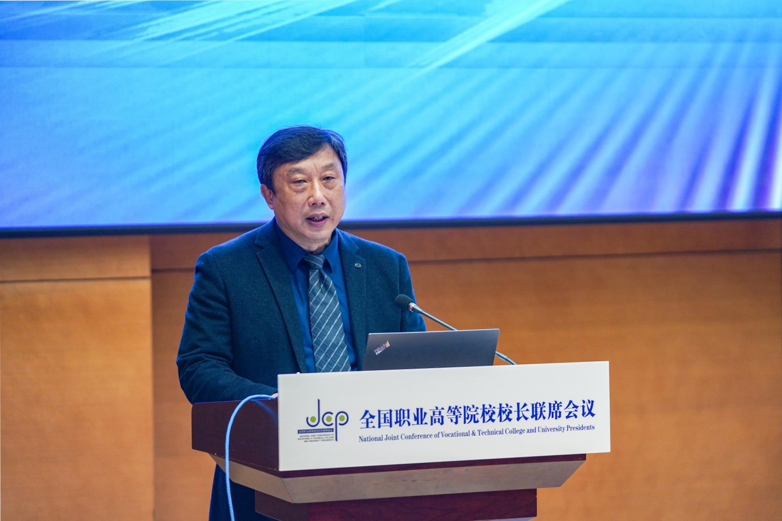 004-宁波职业技术学院党委书记 张慧波主持.jpg 004-宁波职业技术学院党委书记 张慧波主持.jpg