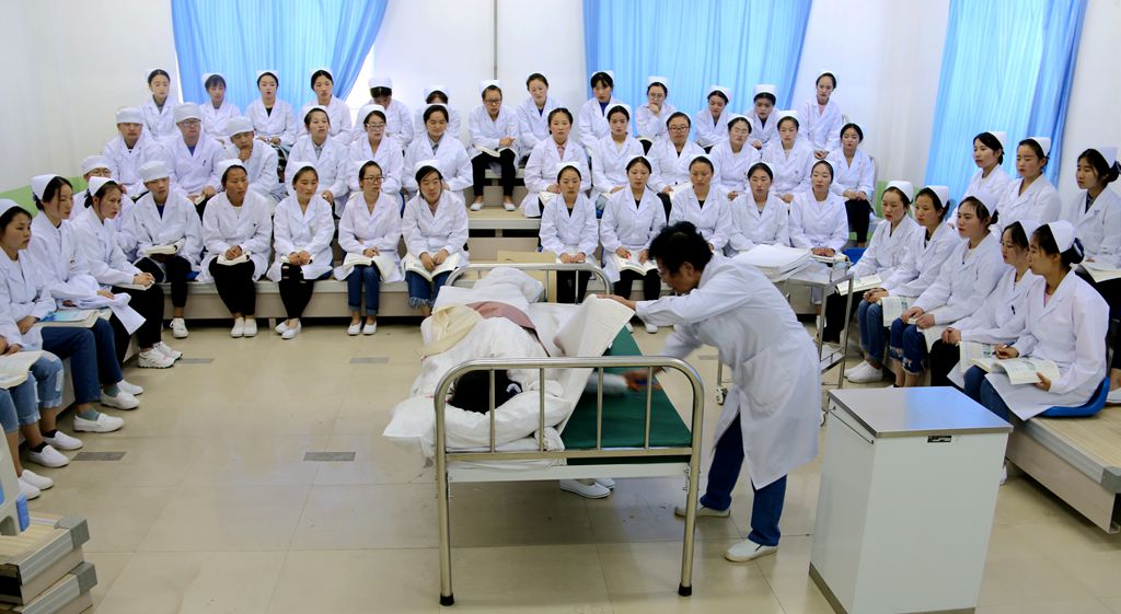 十大买球的正规网站开展实践教学观摩活动2.jpg