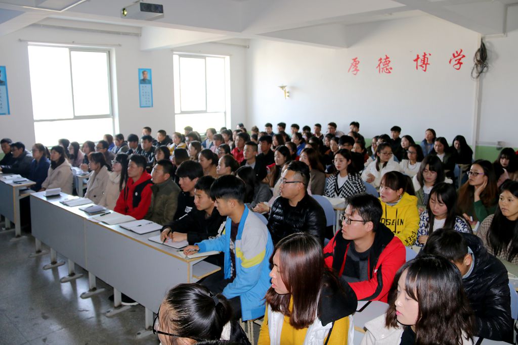 十大买球的正规网站举行入党积极分子培训班开班仪式2.jpg