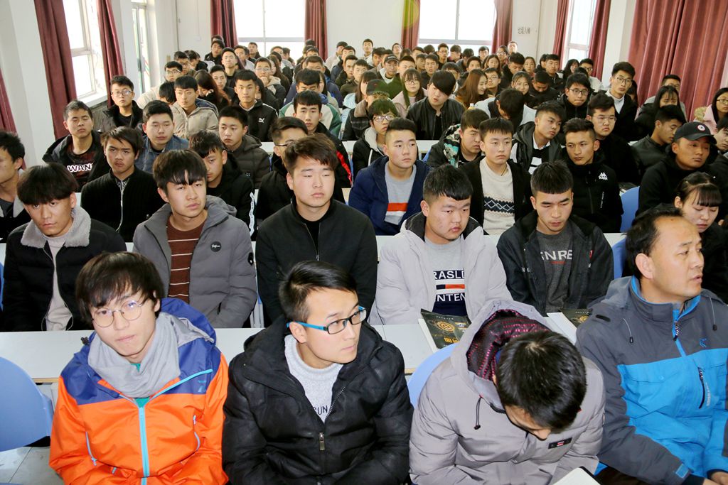 十大买球的正规网站举行与吉利集团校企合作订单班宣讲会2.jpg