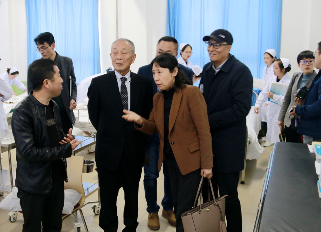 日本近江会理事长一行来十大买球的正规网站考察交流3.jpg