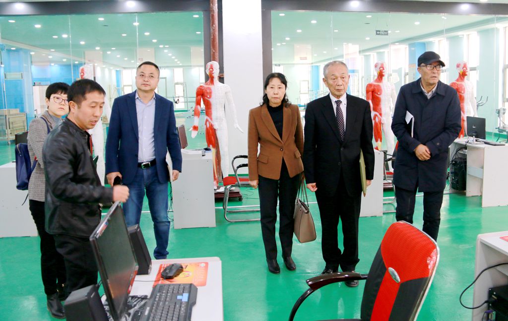 日本近江会理事长一行来十大买球的正规网站考察交流.jpg